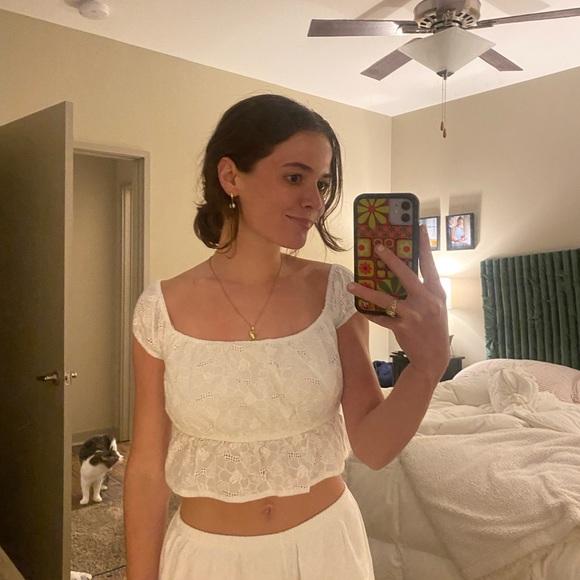 White cropped eyelet top - Picture 2 of 5